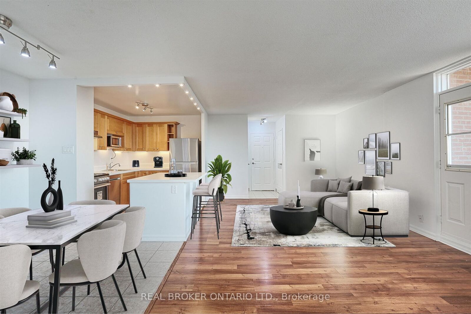 Property Photo:  3065 Queen Frederica Drive 707  ON L4Y 3A3 