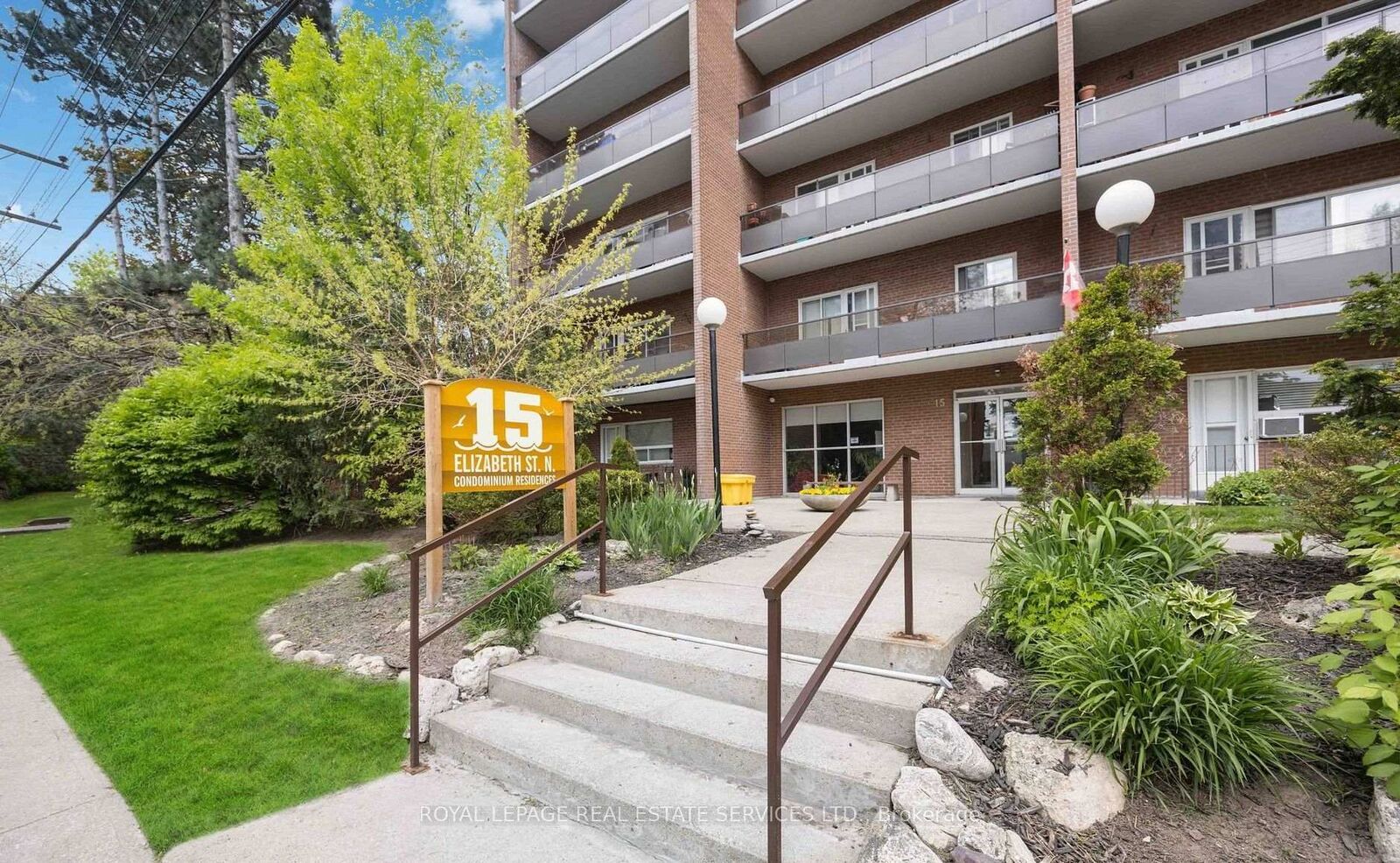 Property Photo: 15 Elizabeth Street N 203 ON L5G 2Z3