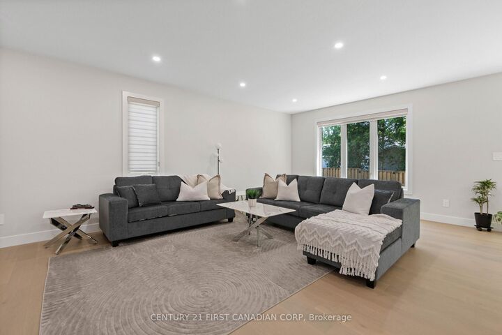 Property Photo:  8-7966 Fallon Drive  ON N0M 1V0 