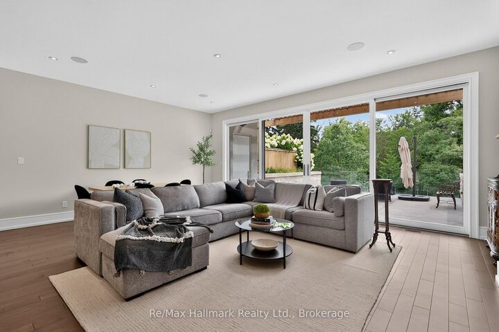 Property Photo: 10 Maple Grove Drive 14 ON L6J 0E1