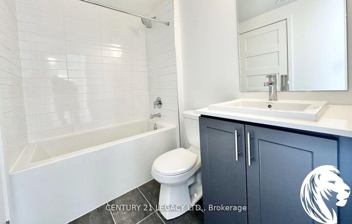 Property Photo: 26 Lytham Green Circle 16 ON L3Y 0H5