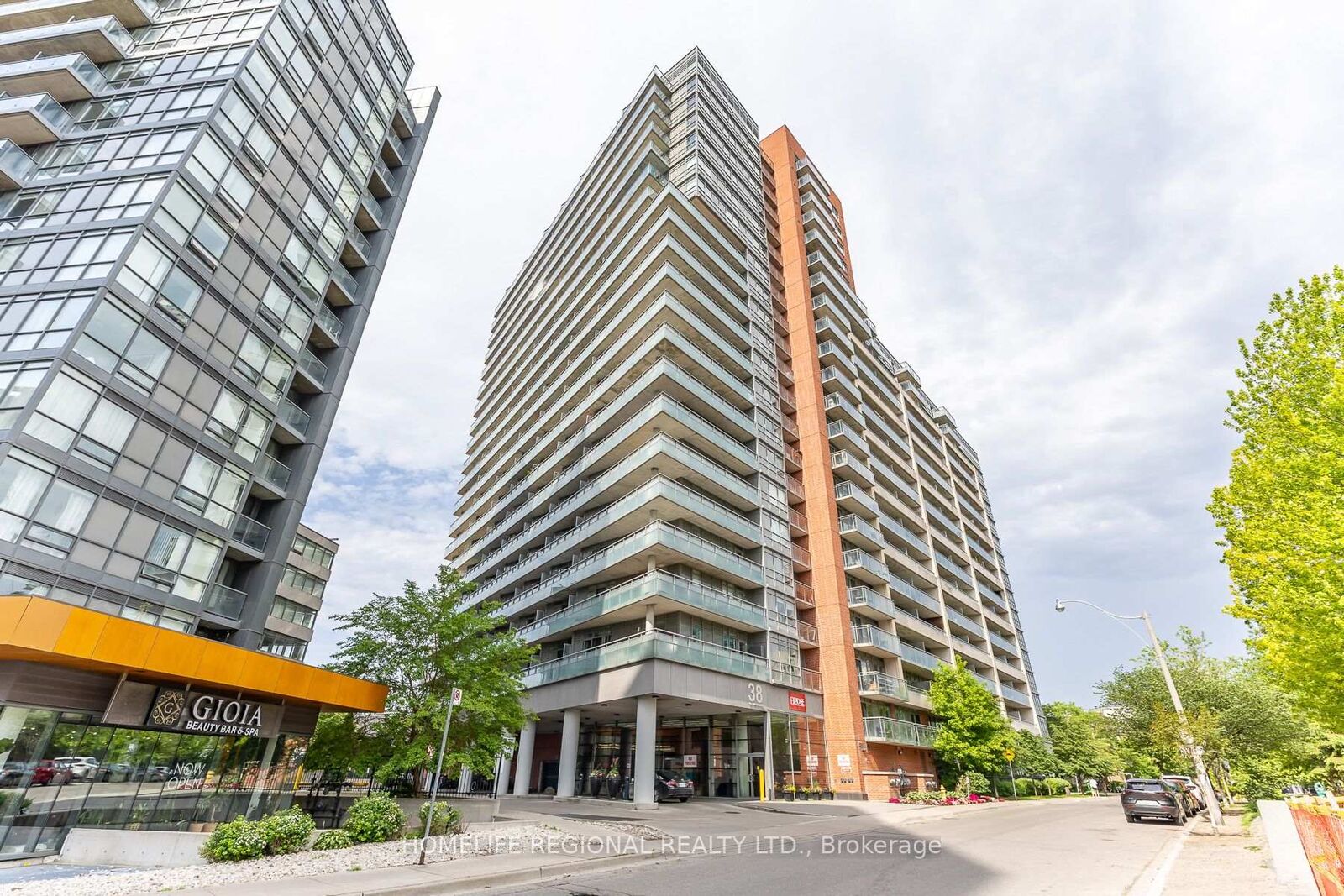 Property Photo: 38 Joe Shuster Way 1520 ON M6K 0A5