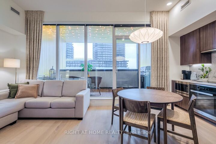 Property Photo: 95 McMahon Drive 511 ON M2K 0H2
