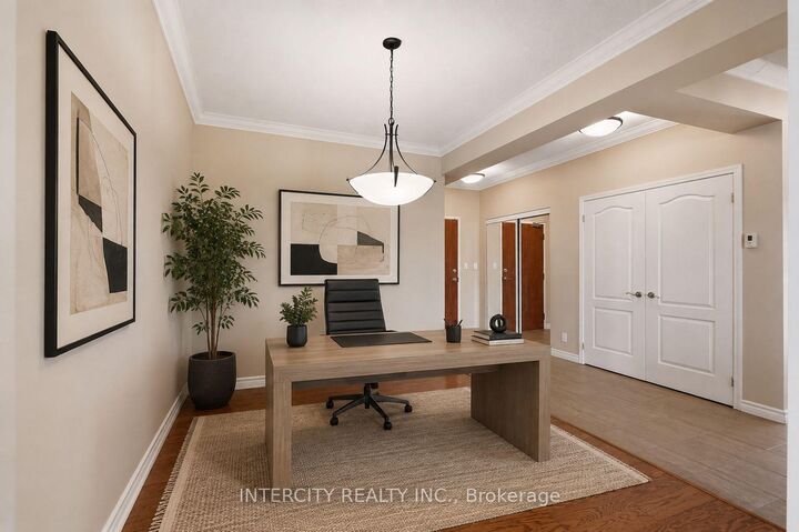 Property Photo: 699 Aberdeen Boulevard 901 ON L4R 5P2