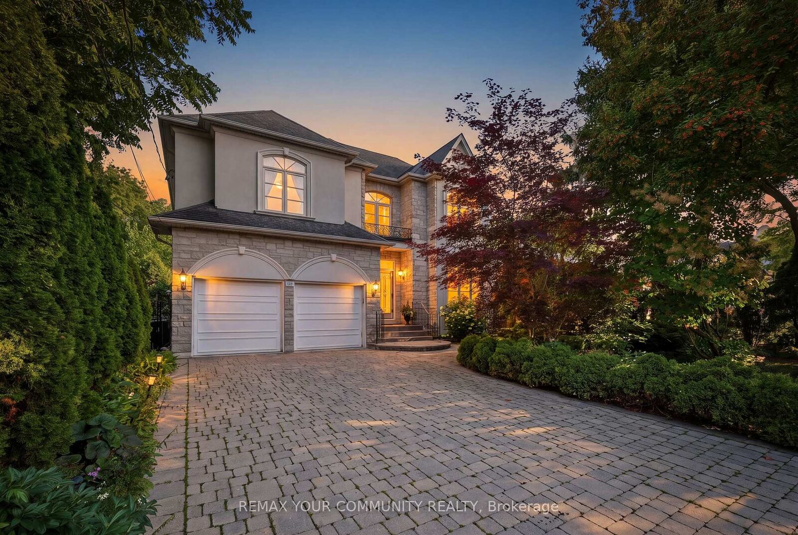 Property Photo: 135 Wedgewood Drive ON M2M 2H6