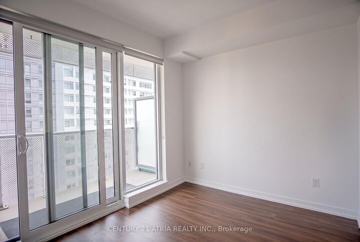 Property Photo: 4065 Confederation Parkway 1405 ON L5B 0L4