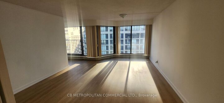 Property Photo: 65 Harbour Square 3305 ON M5J 2L4