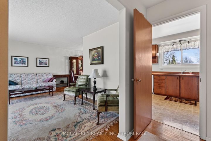 Property Photo:  212 King Street  ON K7R 1B7 