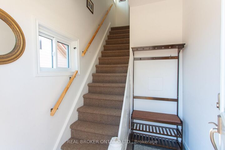 Property Photo:  231 Front Street S Upper  ON L3V 4T1 