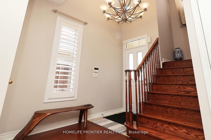 Property Photo: 3213 Escada Drive ON L5M 7V6