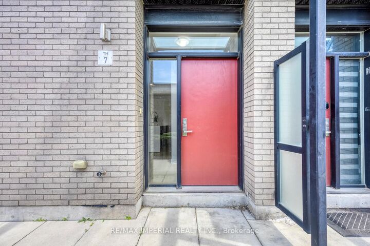 Property Photo: 4020 Parkside Village Drive 7 ON L5B 0K2