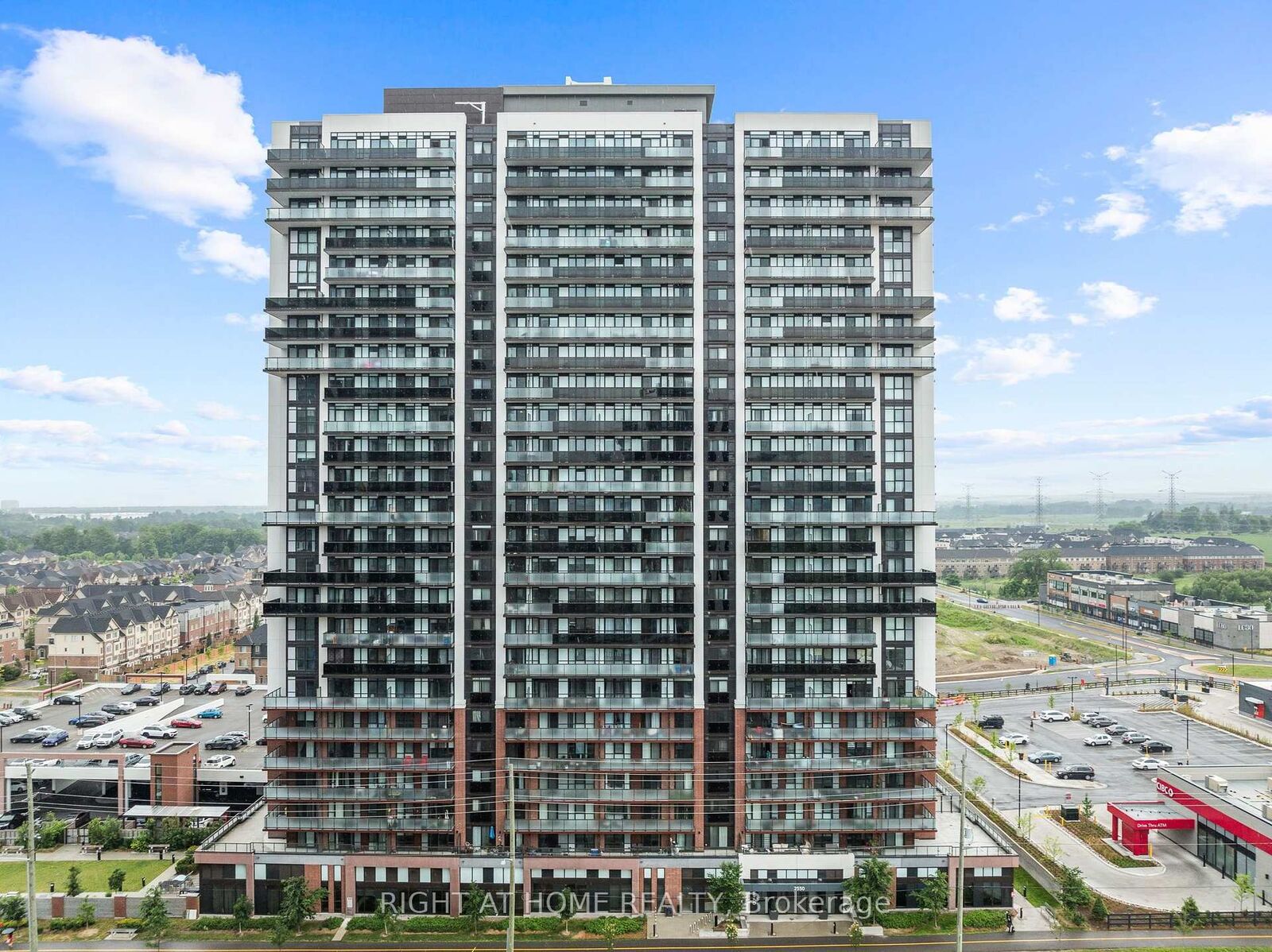 Property Photo:  2550 Simcoe Street N 1204  ON L1L 0R5 