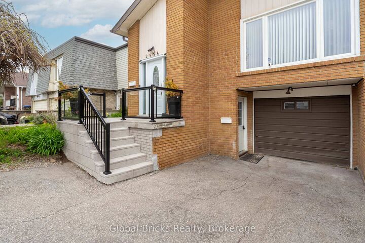 Property Photo: 2936 Windjammer Road ON L5L 1S7
