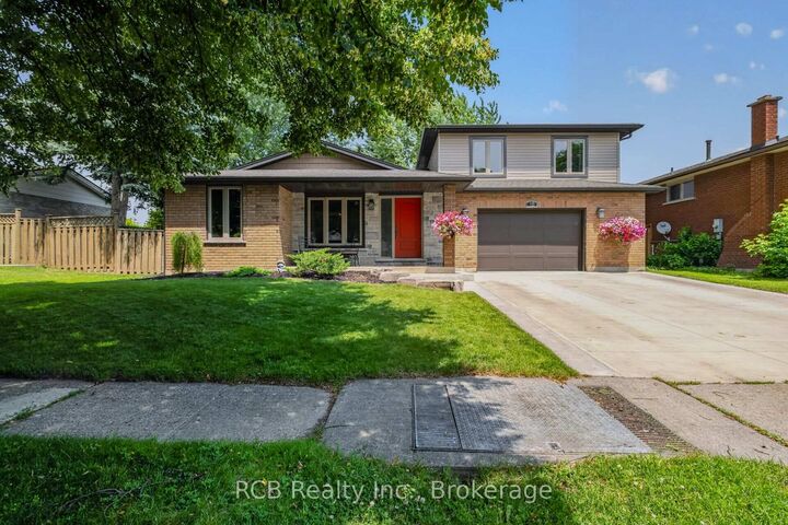 18 Max Webster Road — photo 1