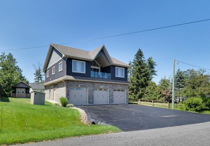 224 Lakeshore Road E — photo 1