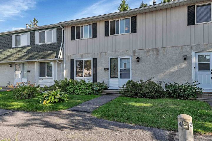 Property Photo: 1516 Beaverpond Drive F ON K1B 3R9