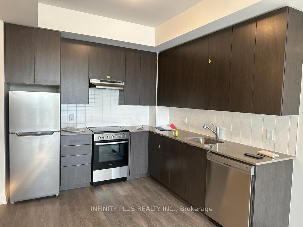 Property Photo: 62 Sky Harbour Drive 209 ON L6Y 0C1