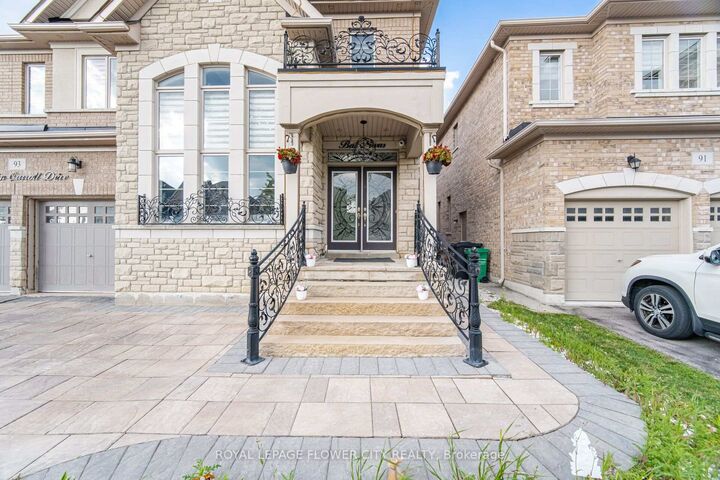 Property Photo: 93 John Carroll Drive E ON L6P 0H7