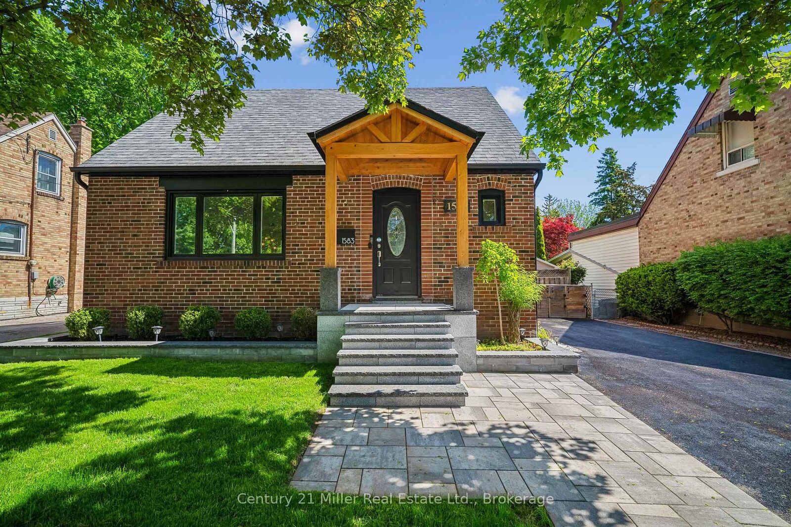 Property Photo:  1583 Blanefield Road  ON L5G 4H3 