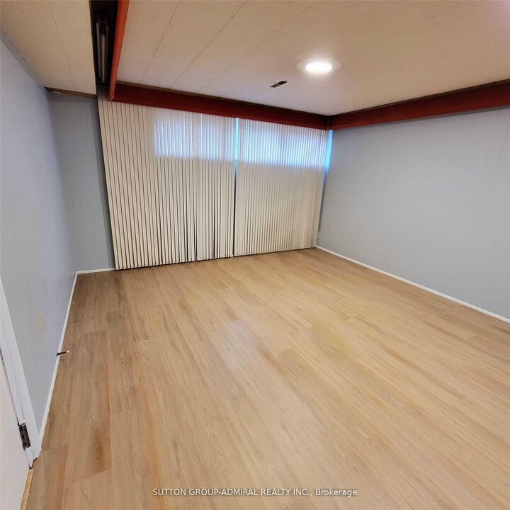 Property Photo:  17 Pamille Place Lower  ON M6M 3A9 