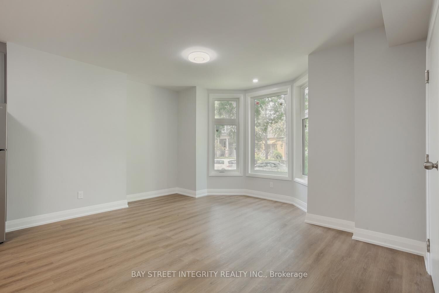 Property Photo:  19 D'Arcy Street Main Floor  ON M5T 1J8 
