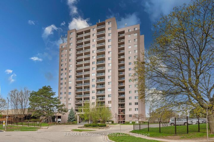 Property Photo: 975 Warwick Court 310 ON L7T 3Z7