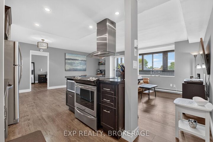 Property Photo:  2 Mowat Avenue 202  ON K7M 1K1 