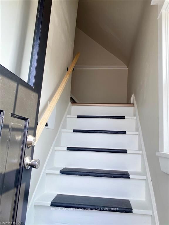 Property Photo:  13 Delaware Street Upper  ON L5M 5L9 