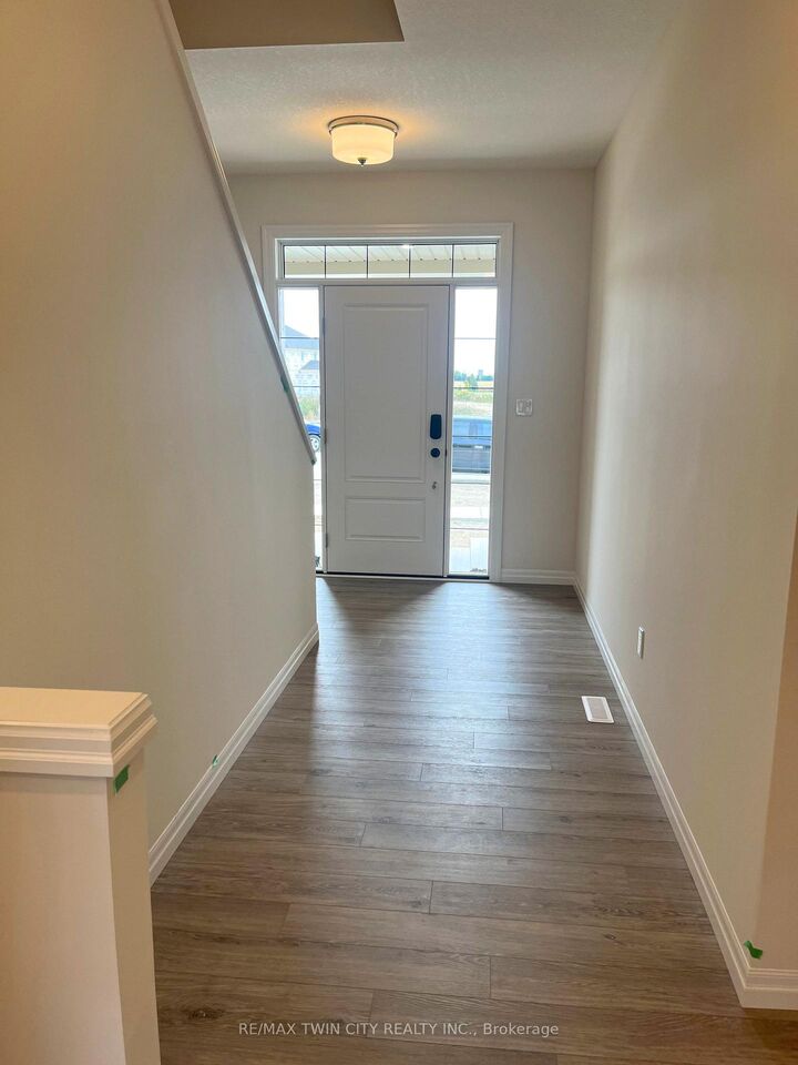 Photo de la propriété: 224 Renaissance Drive ON N5R 0C1