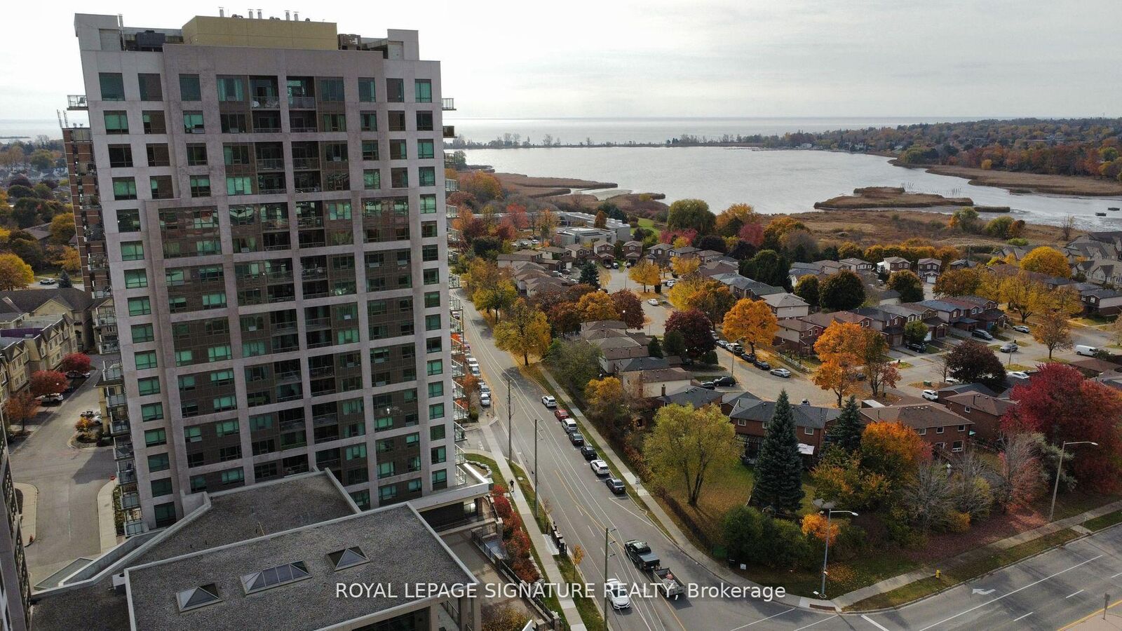 Property Photo:  1215 Bayly Street Ph206  ON L1W 0B4 