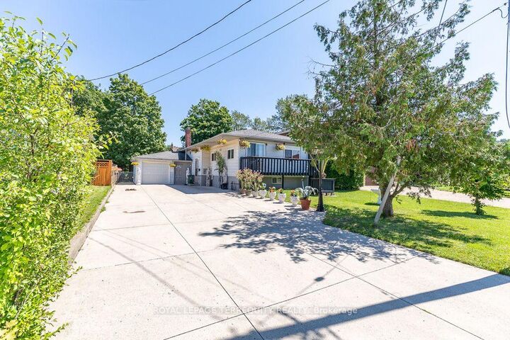 Property Photo: 134 Homeside Avenue ON L8G 3H1