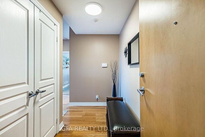 Property Photo: 3939 Duke Of York Boulevard 306 ON L5B 4N2
