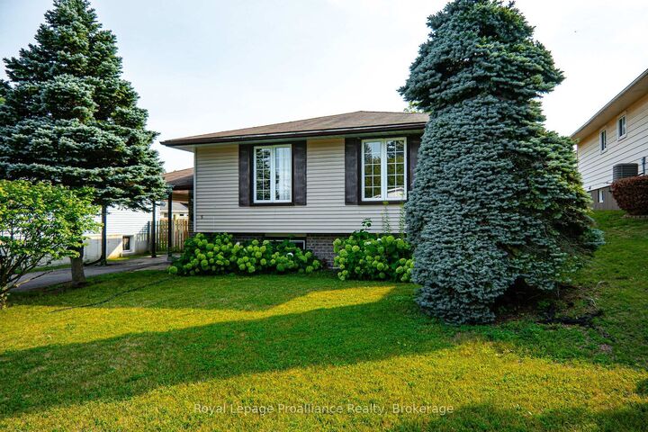 5 Van Alstine Drive — photo 1