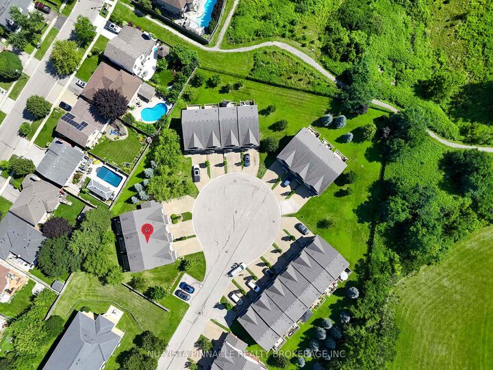 Property Photo:  176 Ferguson Drive 18  ON N4V 0C6 