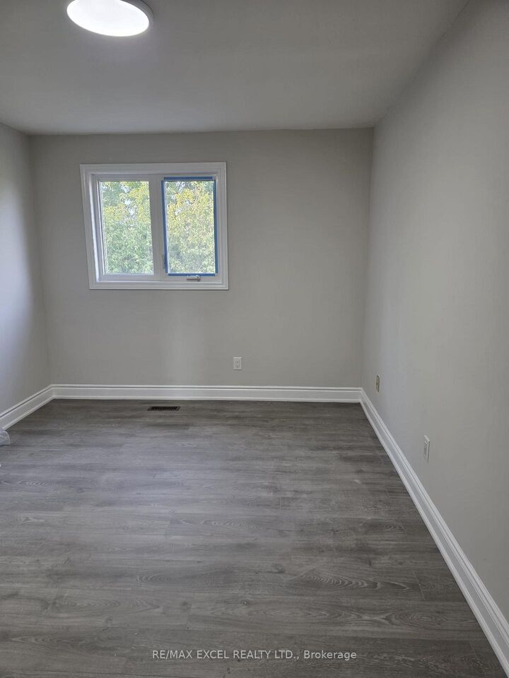 Photo de la propriété: 420 Winfield Terrace Upper Floor ON L5R 1P2