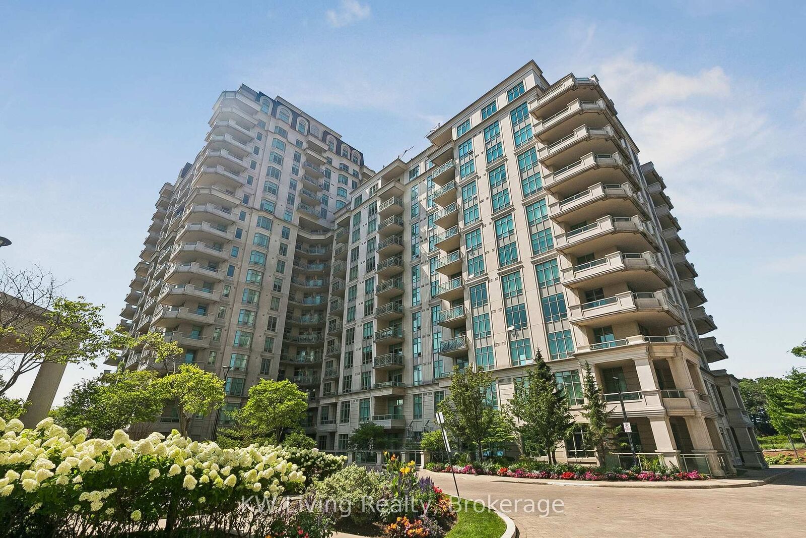 Property Photo: 10 Bloorview Place 1511 ON M2J 0B1