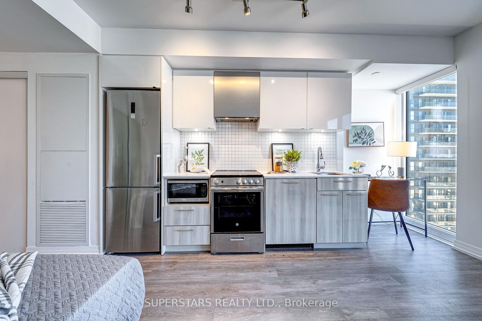 Property Photo:  251 Jarvis Street 2507  ON M5B 0C3 