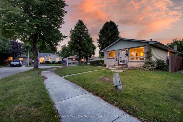 Property Photo: 53 Renny Crescent ON N6E 2C4