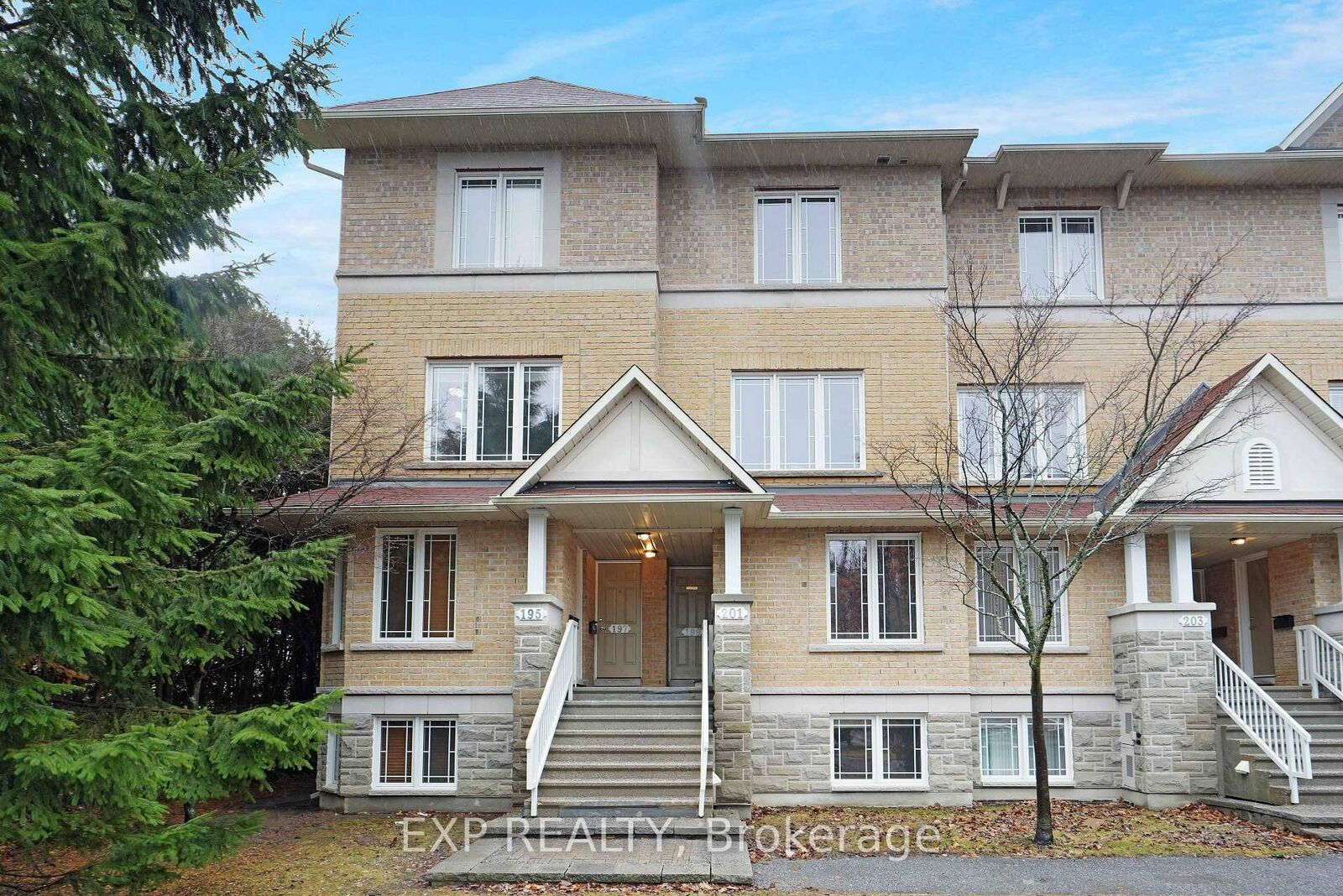 Property Photo: 201 Paseo Private 14 ON K2G 4N7