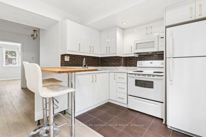 Photo de la propriété:  231 Goulding Avenue Lower Fl  ON M2R 2P6 