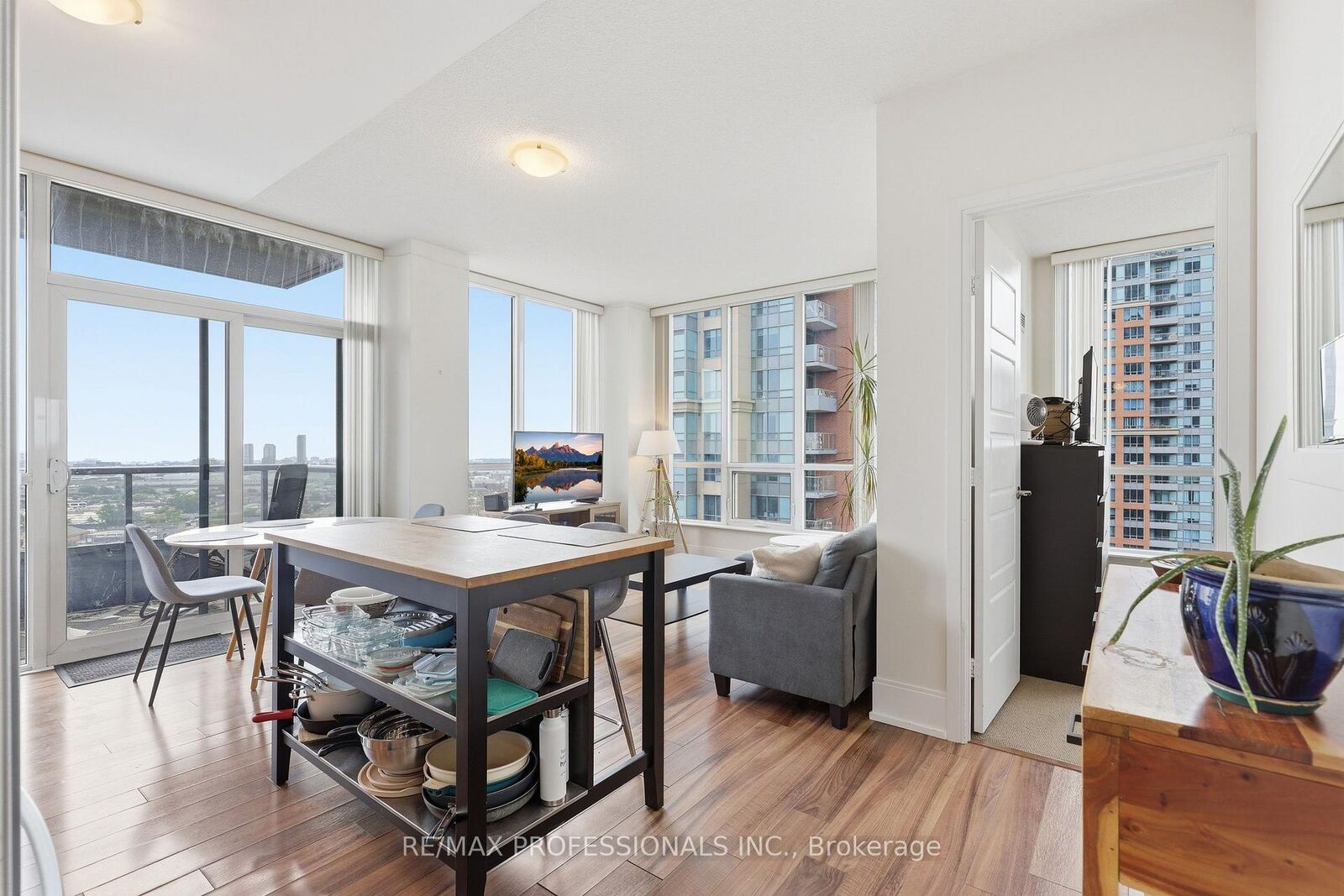 Property Photo: 15 Viking Lane 1602 ON M9B 0A4