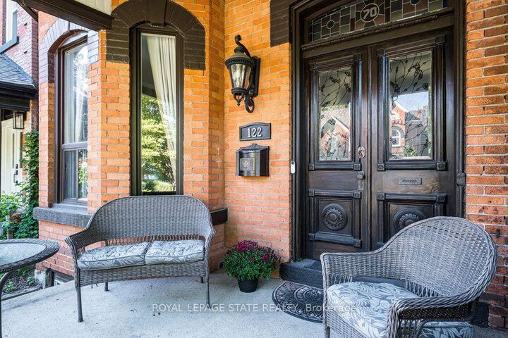 Property Photo: 122 East Avenue S ON L8N 2T7
