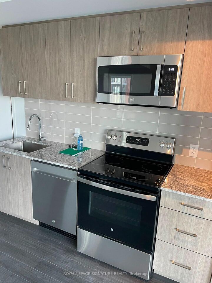 Property Photo: 4010 Eglinton Avenue W 1421 ON M9A 0G5