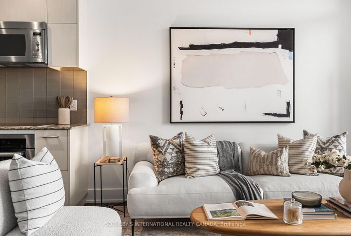 Property Photo: 170 Avenue Road 1503 ON M5R 0A4