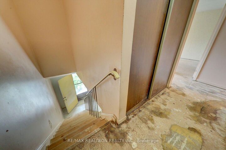 Property Photo:  10 Livonia Place 105  ON M1E 4W6 