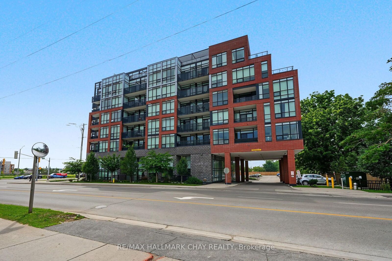 Property Photo: 681 Yonge Street 418 ON L4N 4E8