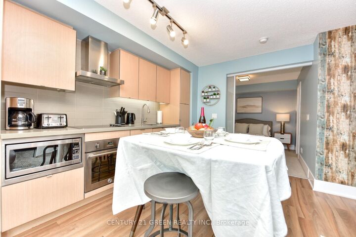 Property Photo:  300 Front Street W 1014  ON M5V 0E9 