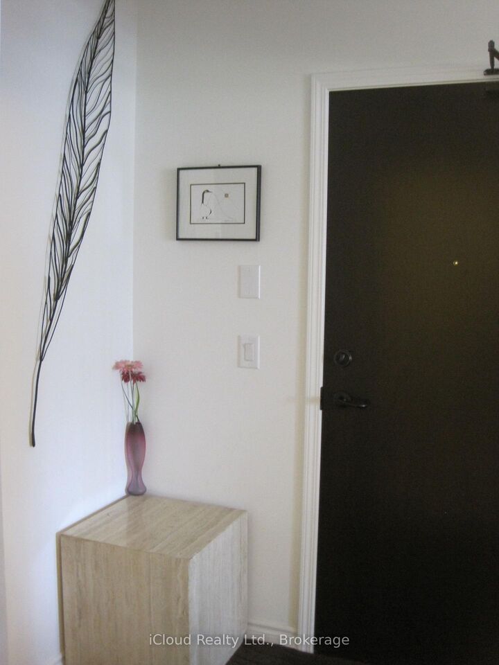 Property Photo:  385 Prince Of Wales Drive 1107  ON L5B 0E6 