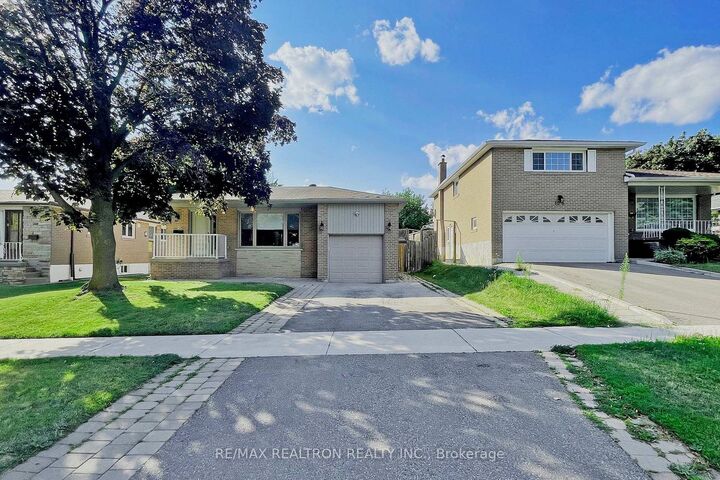 Property Photo: 126 Brahms Avenue Basem ON M2H 1H8