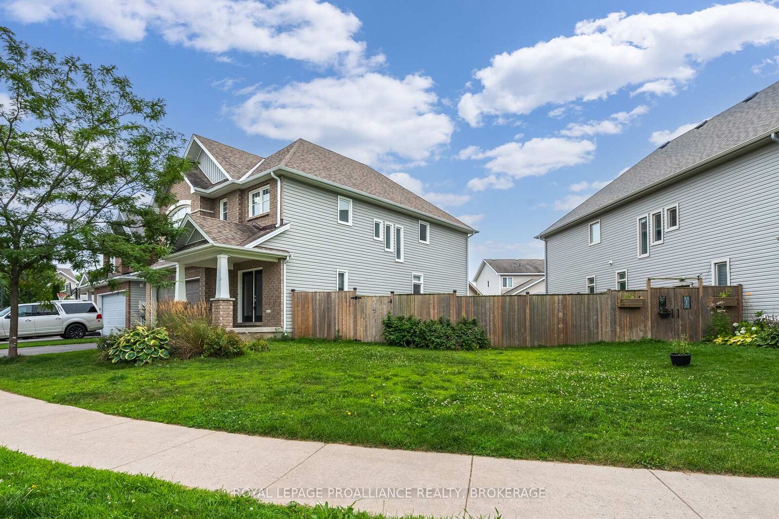 Property Photo: 1397 Waterside Way ON K7K 0E9